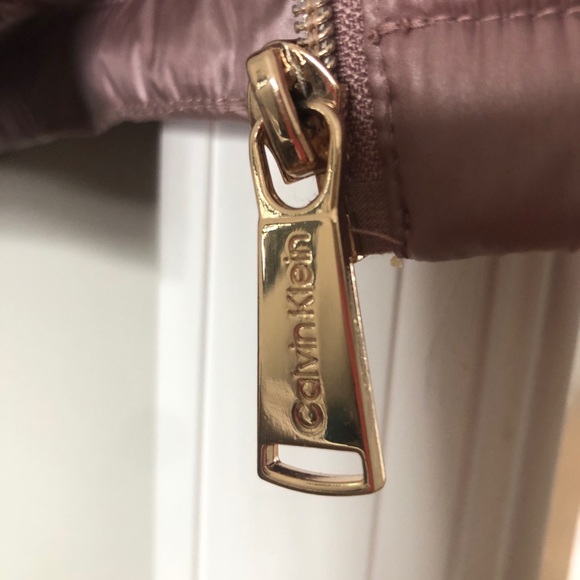 Calvin Klein Rose Gold Puffer Vest - Size Large - Picture 4 of 7